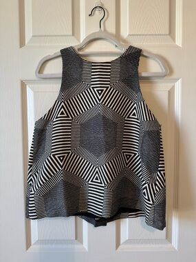 HD in Paris Black & White Geometric Tank Top